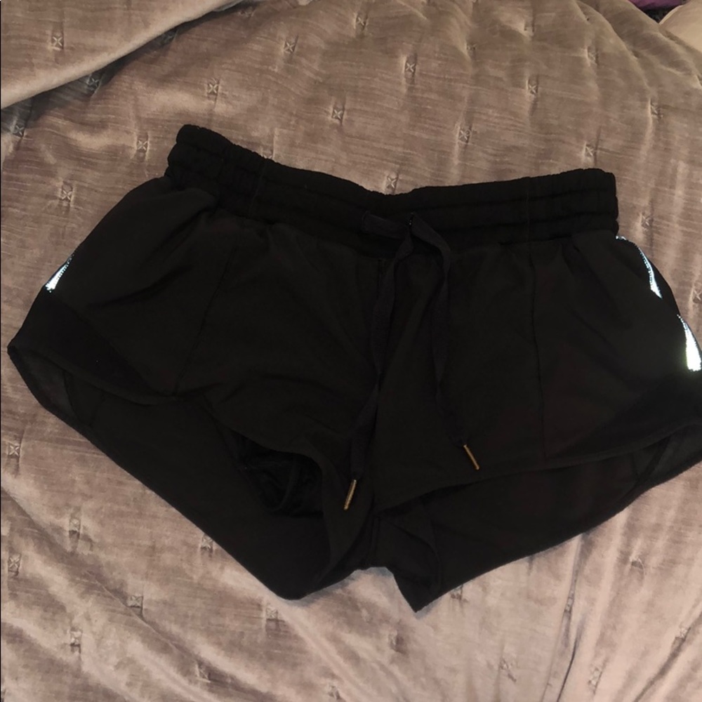 Lulu Lemon Hotty Hot Shorts Size 6